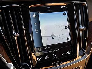 Volvo  B4 AWD Pro