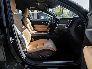 Volvo  B4 AWD Pro