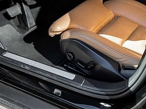 Volvo  B4 AWD Pro