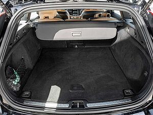 Volvo  B4 AWD Pro