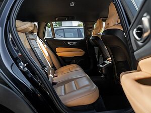 Volvo  B4 AWD Pro