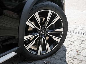 Volvo  B4 AWD Pro