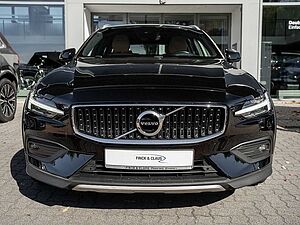 Volvo  B4 AWD Pro