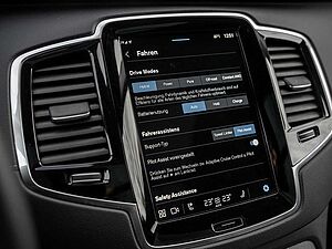 Volvo T8 AWD Plus Dark Panorama, AHK