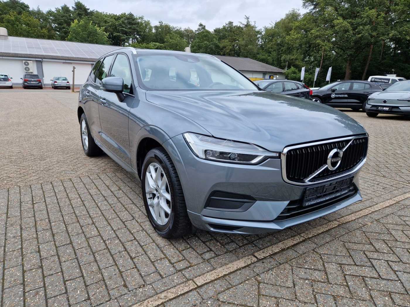 Volvo  D4 Momentum 2WD, Autom. AHK