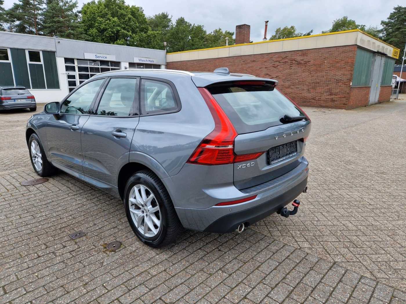 Volvo  D4 Momentum 2WD, Autom. AHK