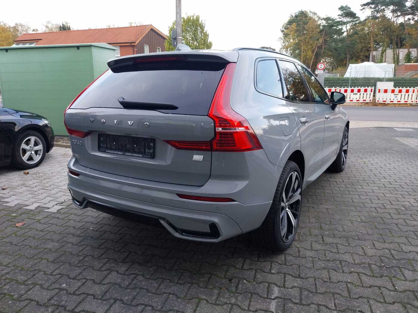 Volvo  T6 Plus Dark Recharge Plug-In Hybrid AWD