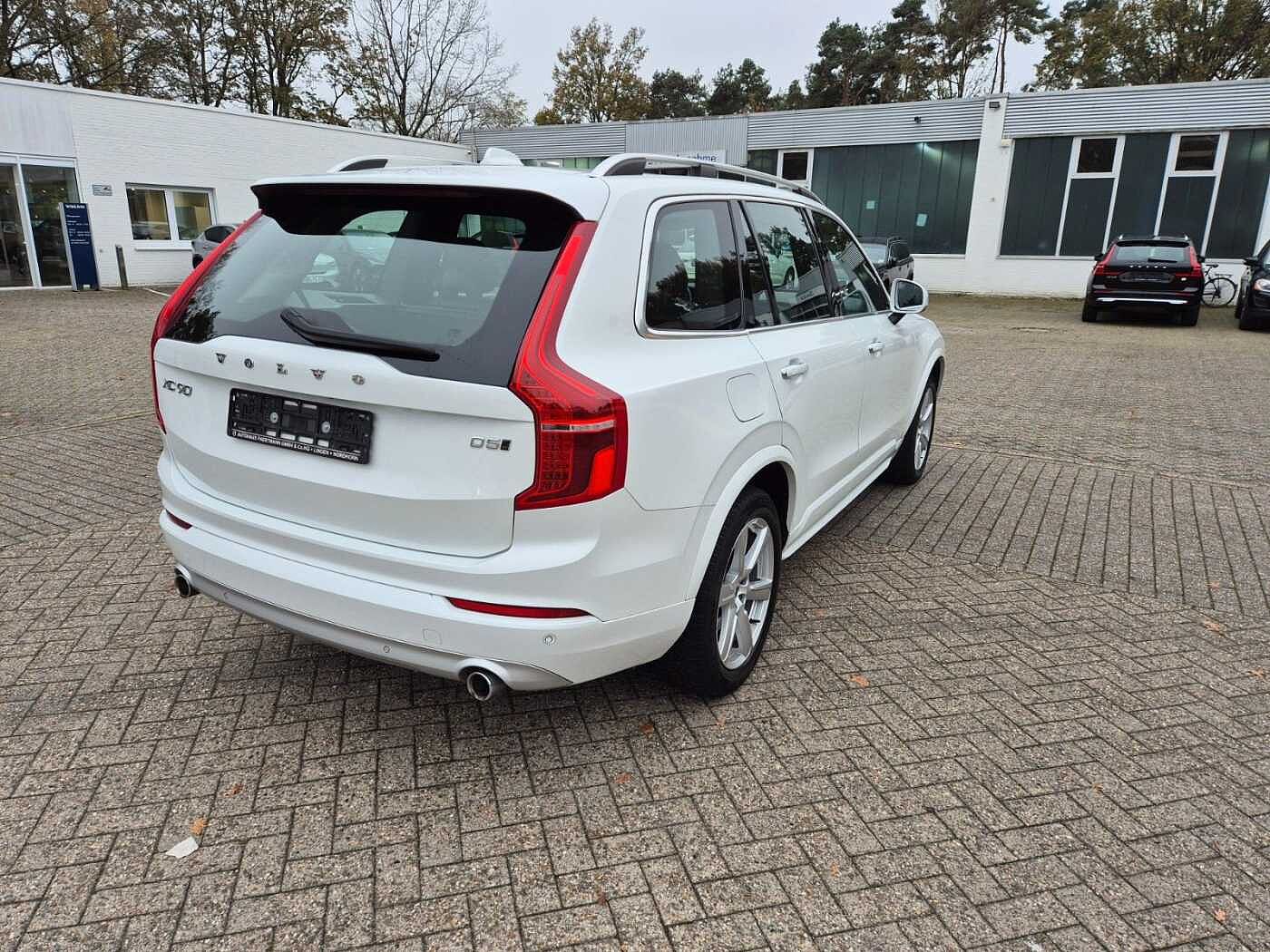 Volvo  D5 Momentum AWD, LED, AHK, Navi