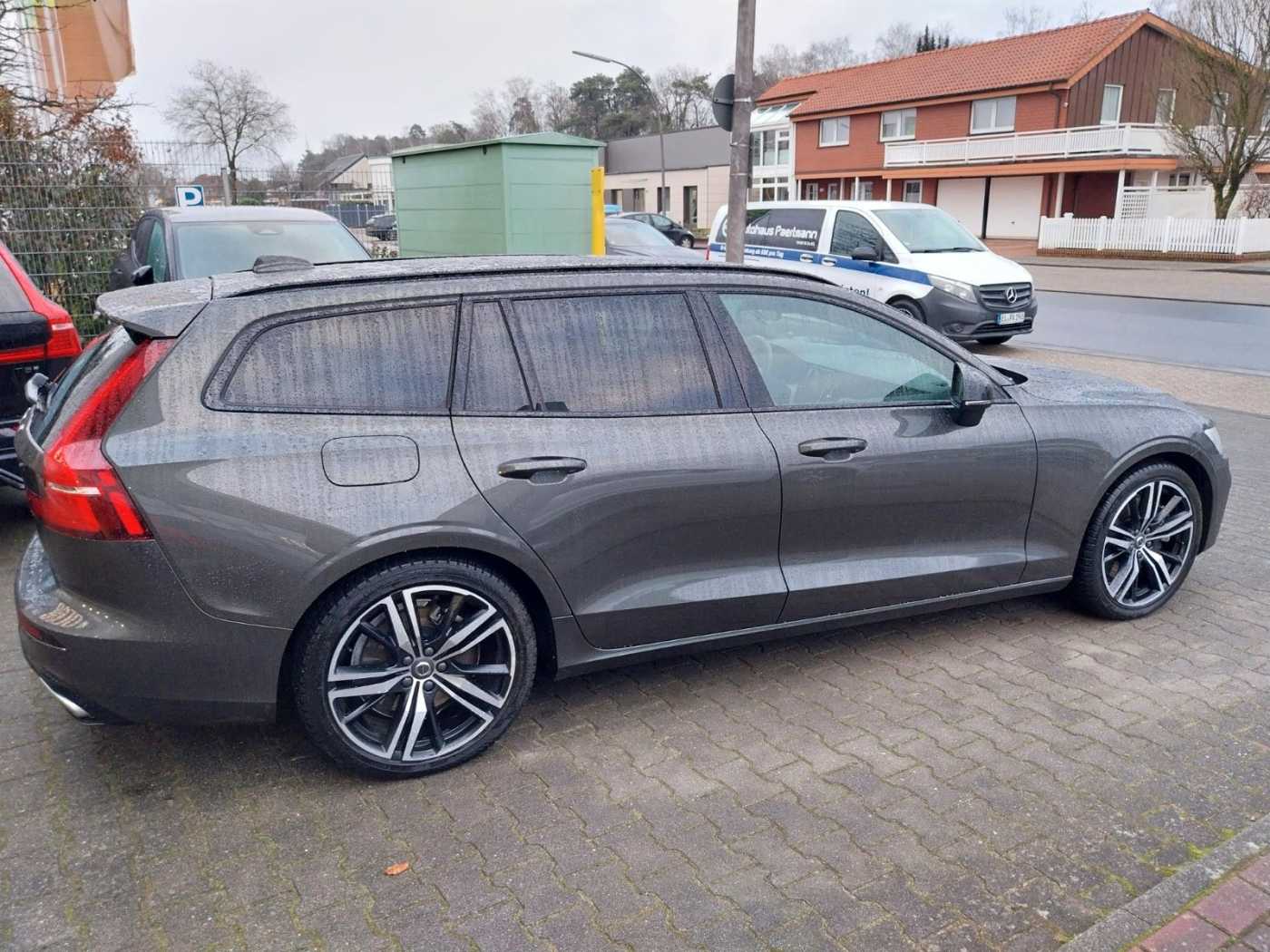 Volvo  T6 KombiR Design Recharge Plug-In Hybrid AWD