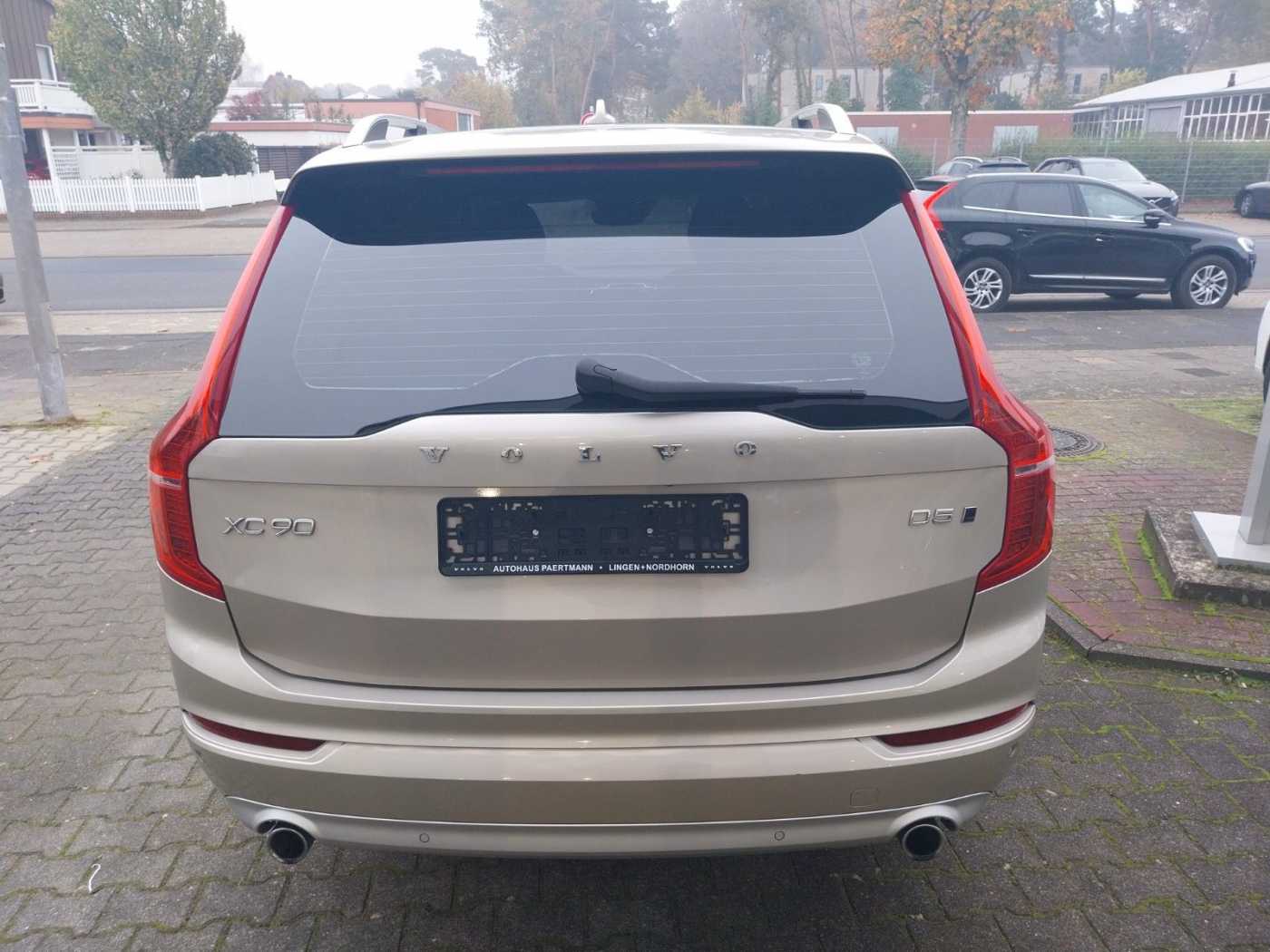 Volvo  D5 Momentum AWD LED, AHK, Navi,