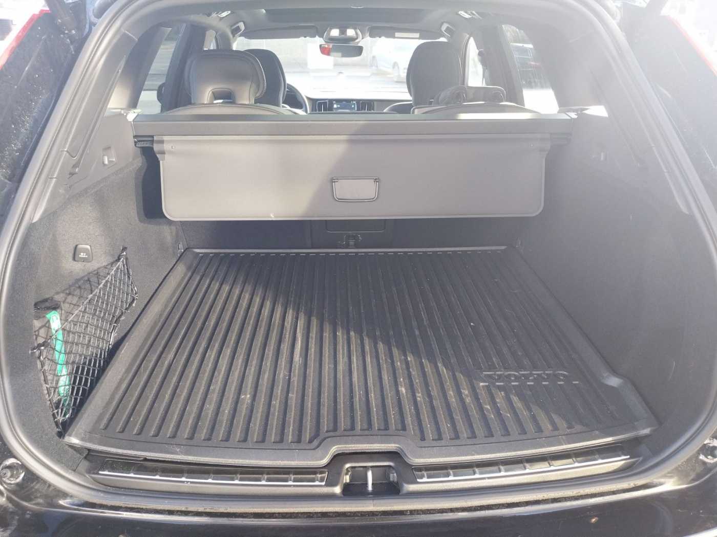 Volvo  Plus Black Edition Recharge Plug-In Hybrid