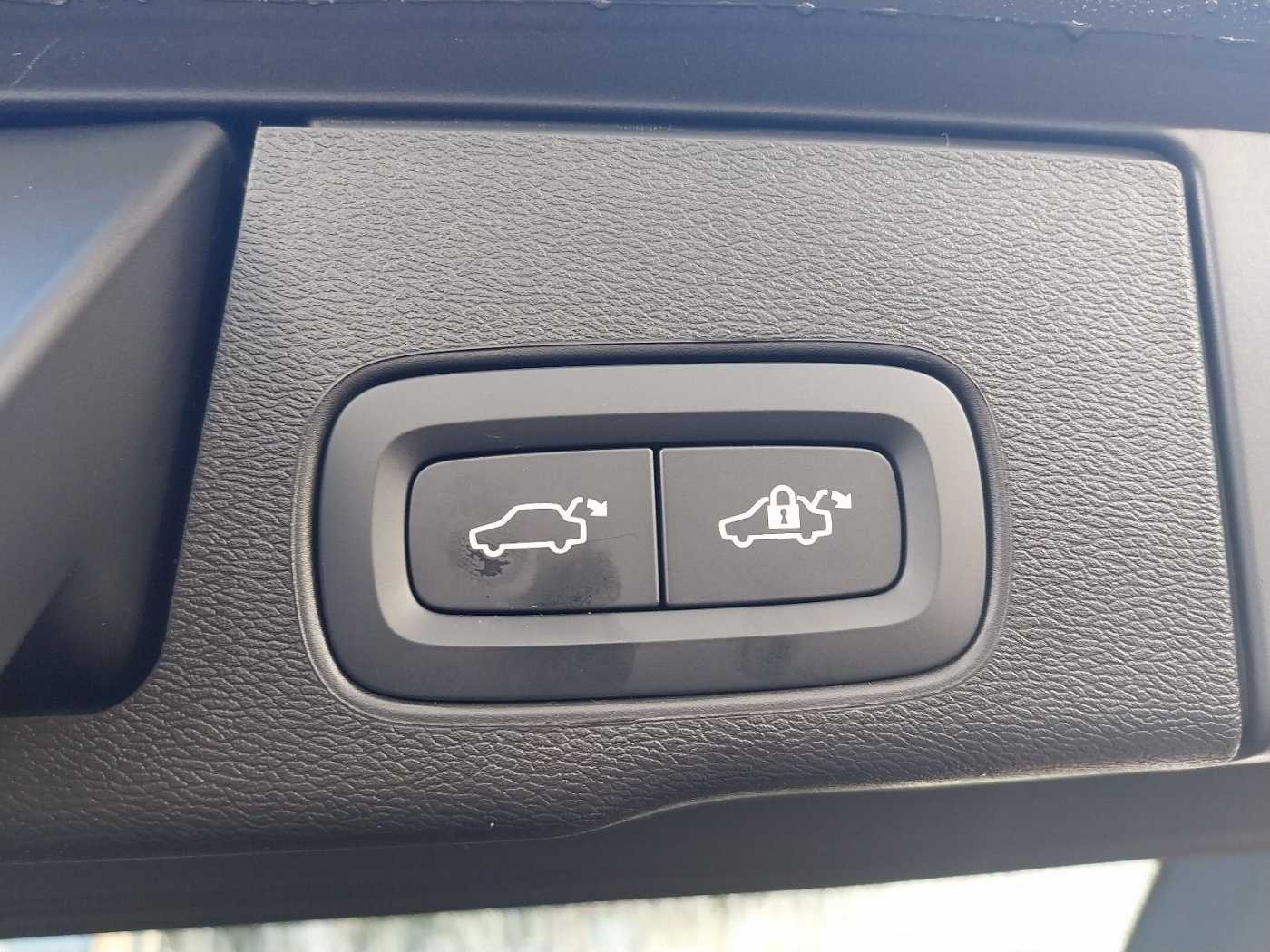 Volvo  Plus Black Edition Recharge Plug-In Hybrid