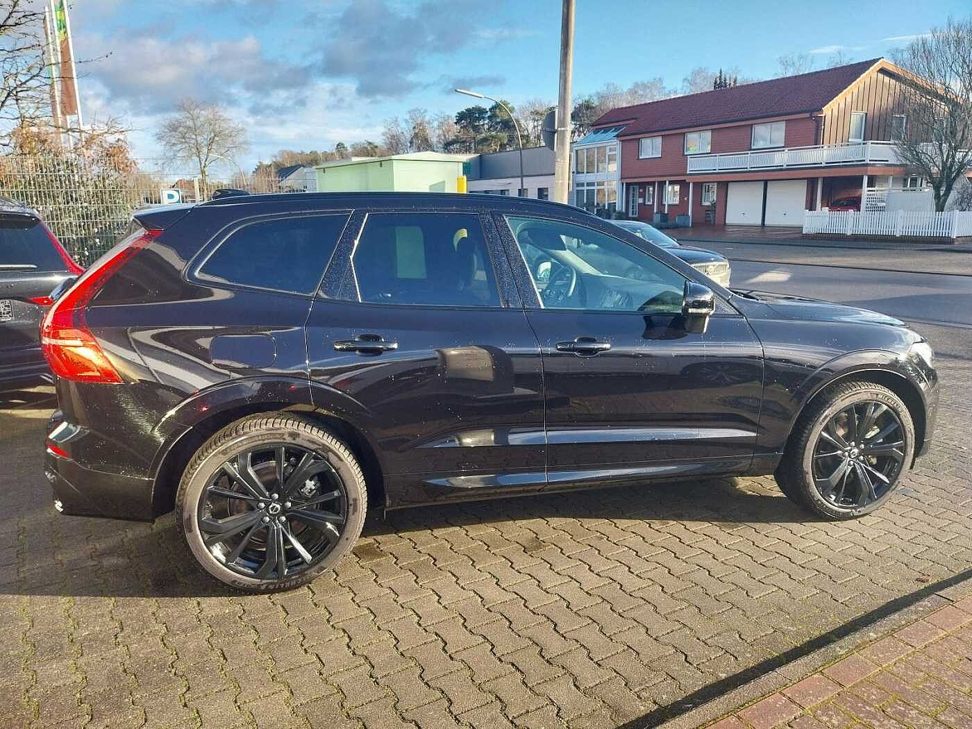 Volvo  Plus Black Edition Recharge Plug-In Hybrid
