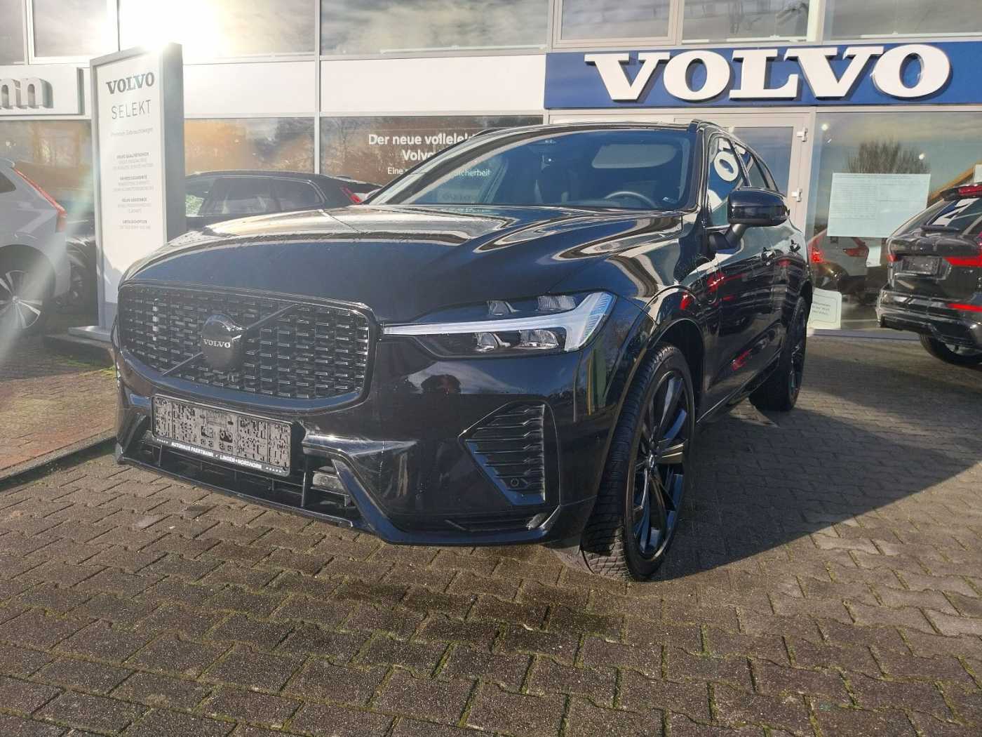 Volvo  Plus Black Edition Recharge Plug-In Hybrid
