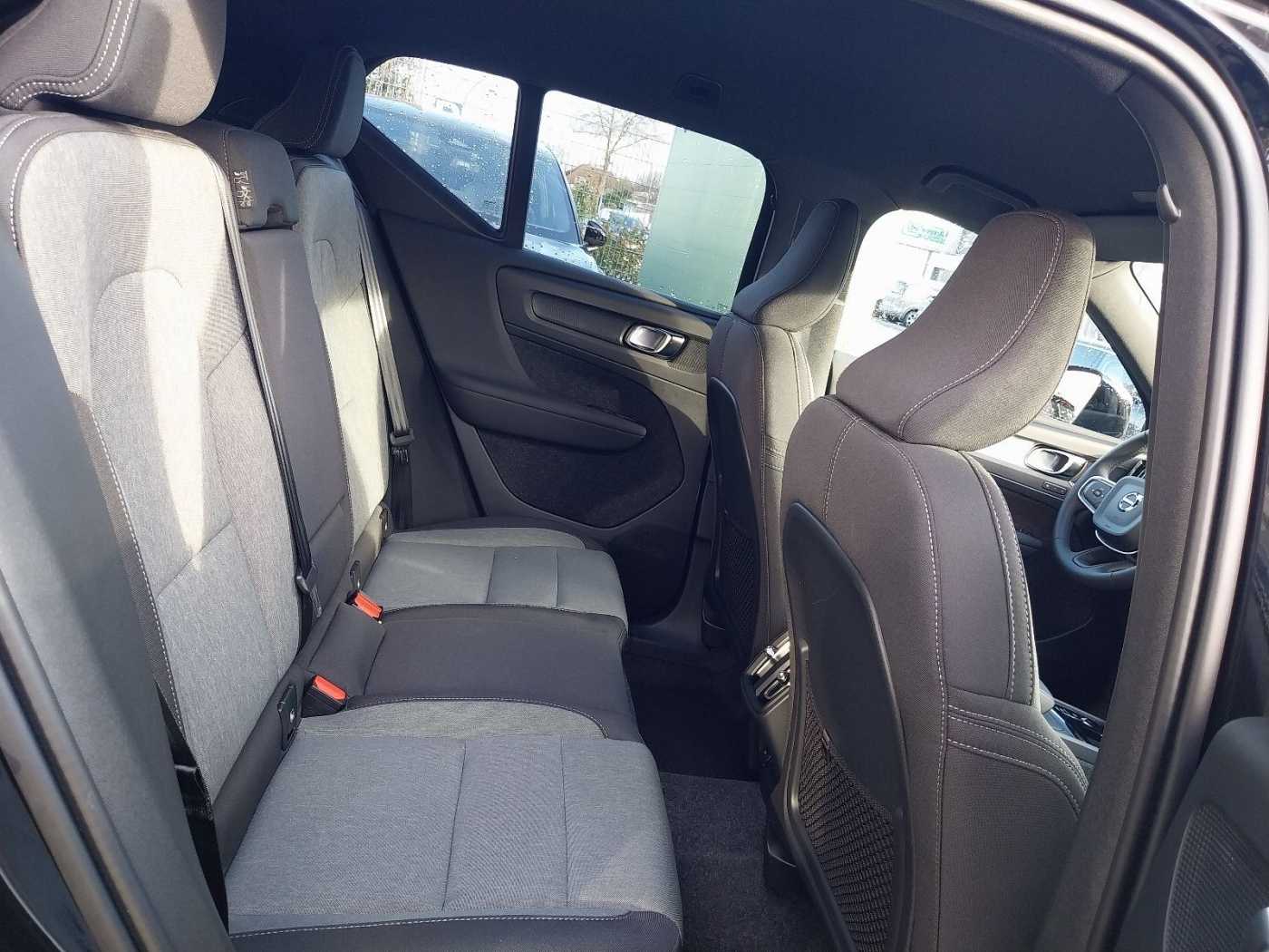 Volvo  B4 Plus Dark 2WD