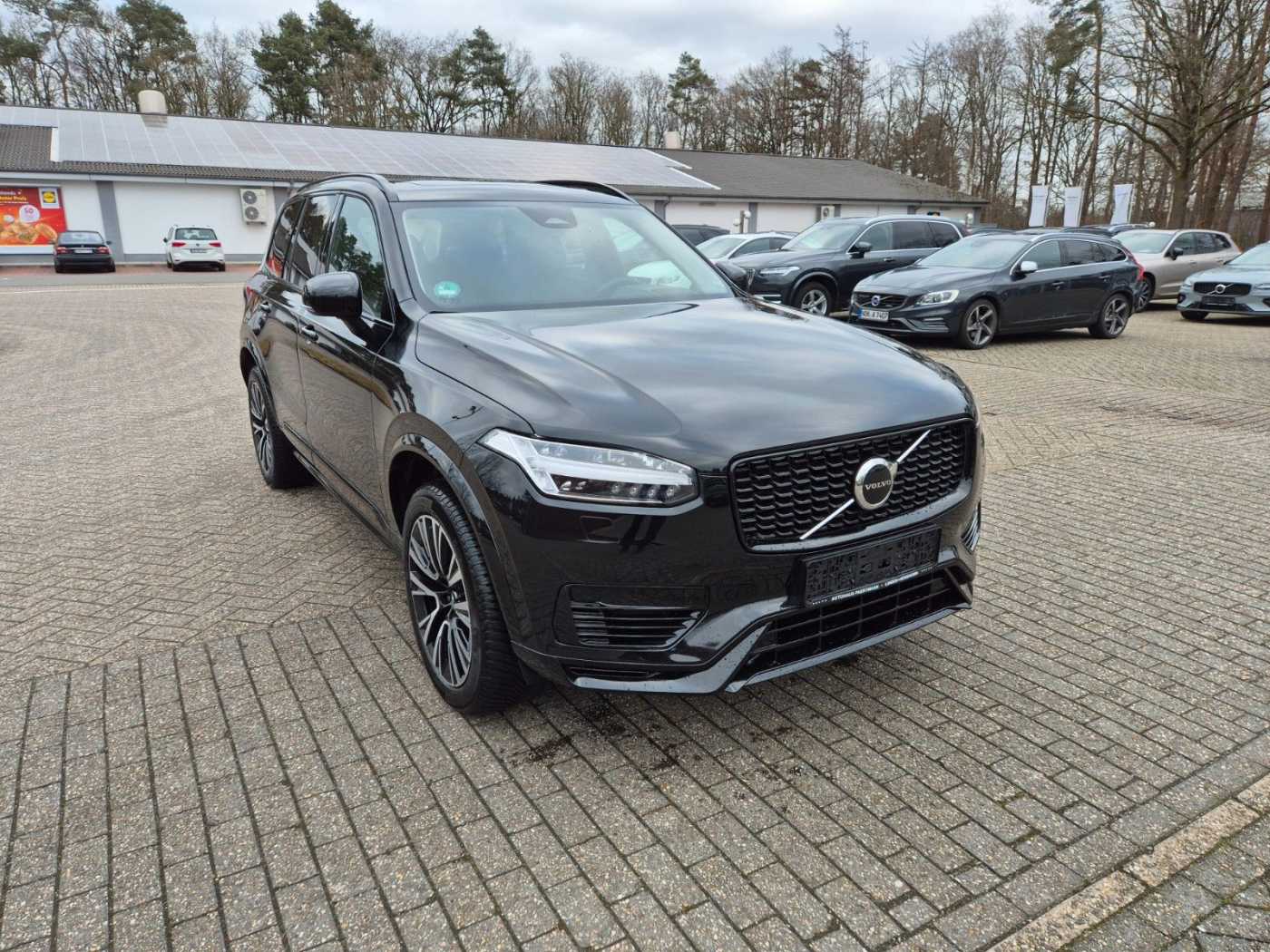 Volvo  Ultra Dark T8 Recharge Plug-In Hybrid AWD