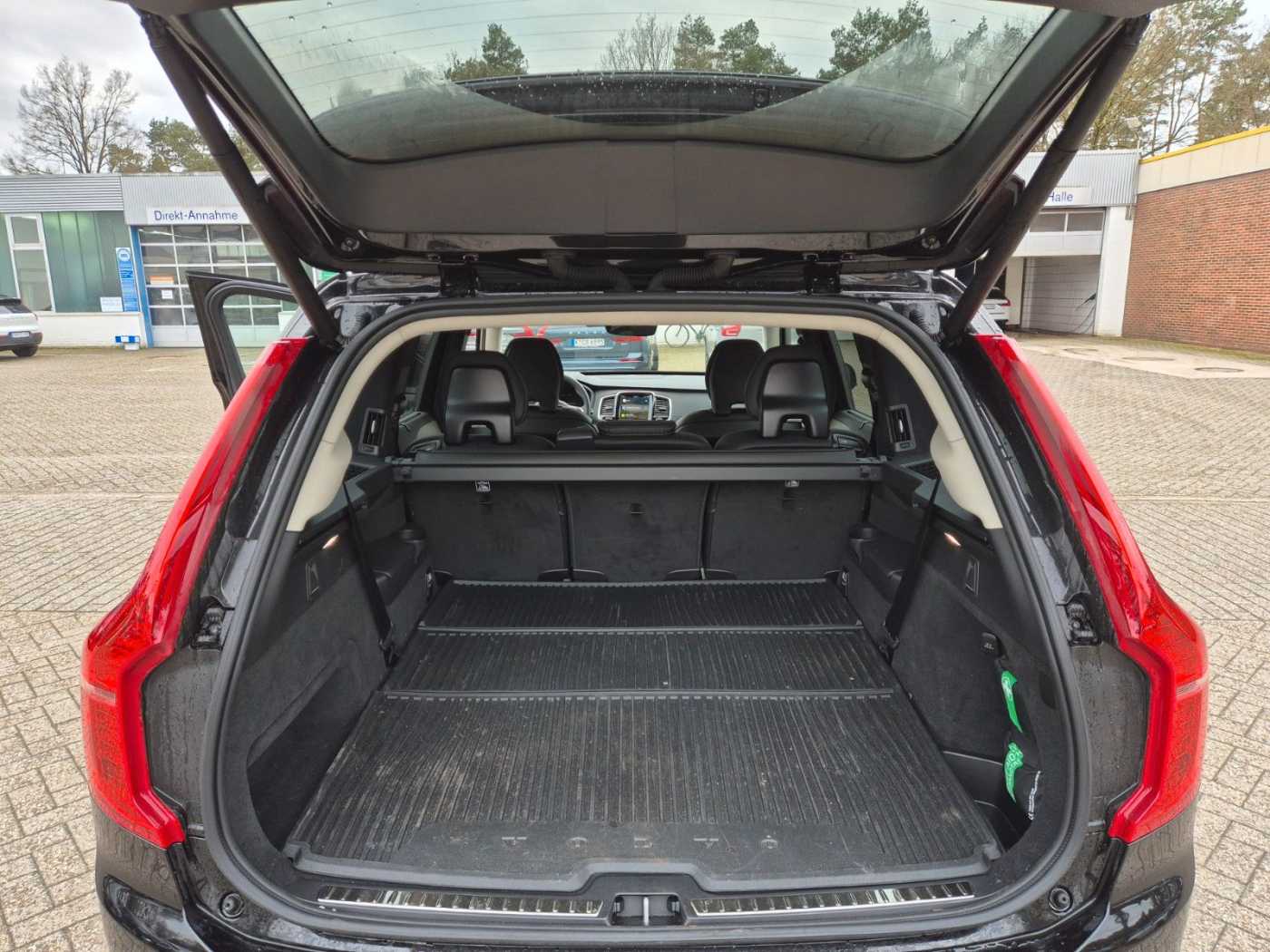 Volvo  Ultra Dark T8 Recharge Plug-In Hybrid AWD