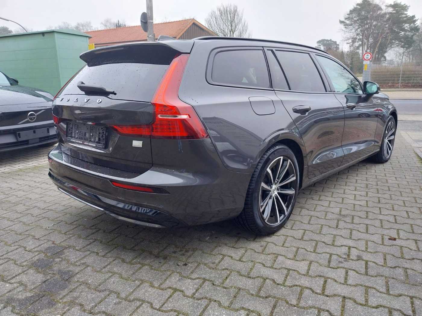 Volvo  Kombi Plus Dark Recharge Plug-In Hybrid AWD