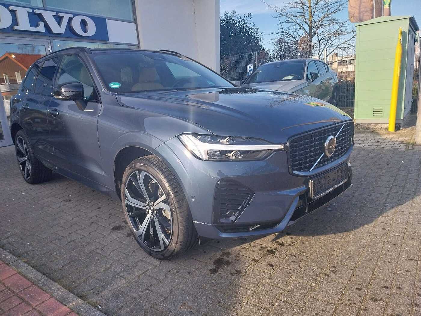 Volvo  Plus Dark 2WD