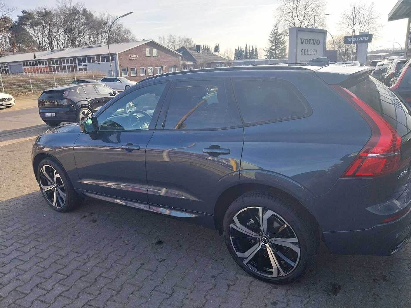 Volvo  Plus Dark 2WD