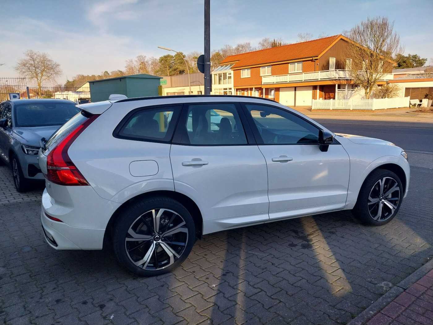 Volvo  T8 R Design Recharge Plug-In Hybrid AWD