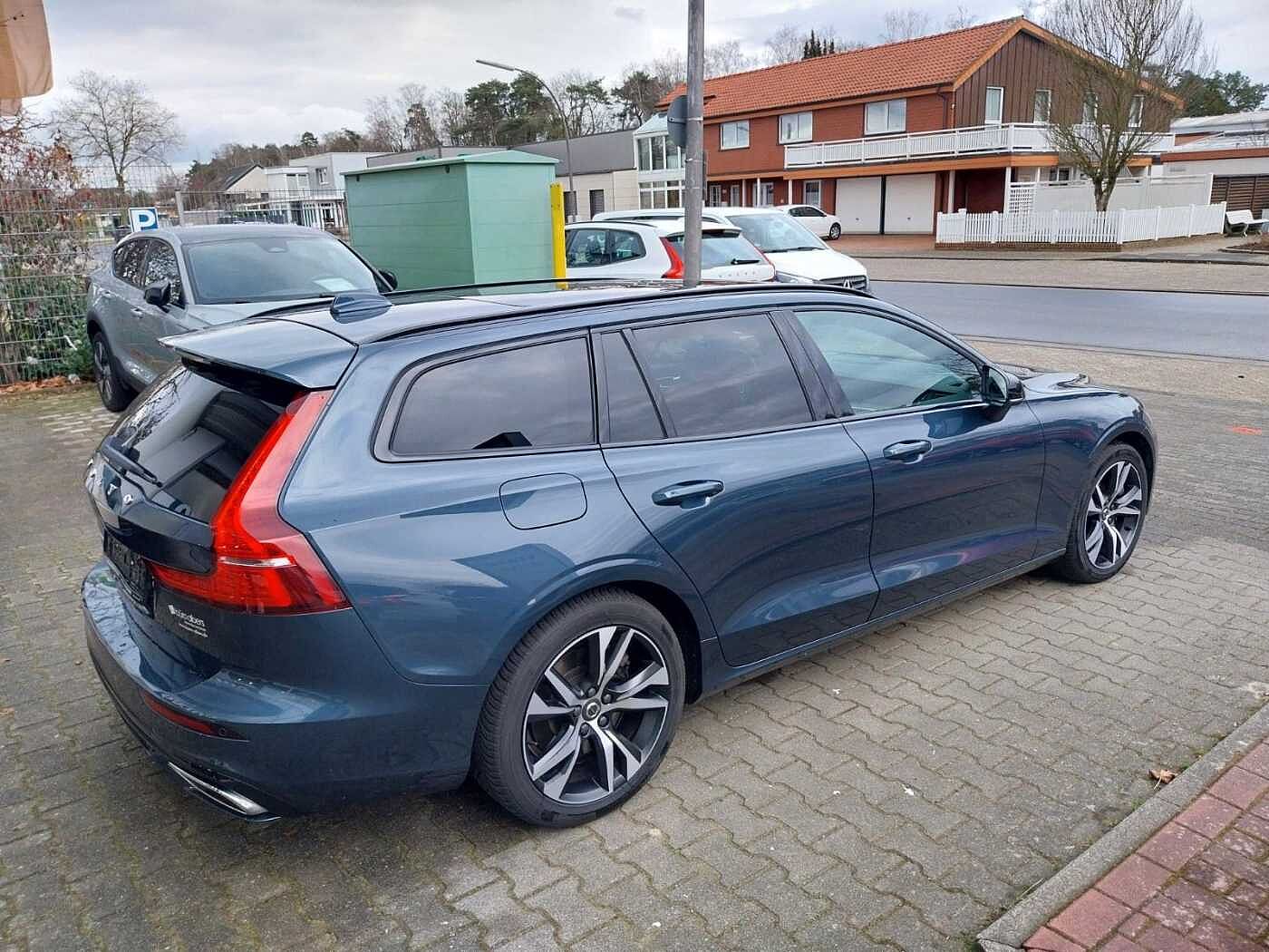 Volvo  Kombi Plus Dark Recharge Plug-In Hybrid AWD