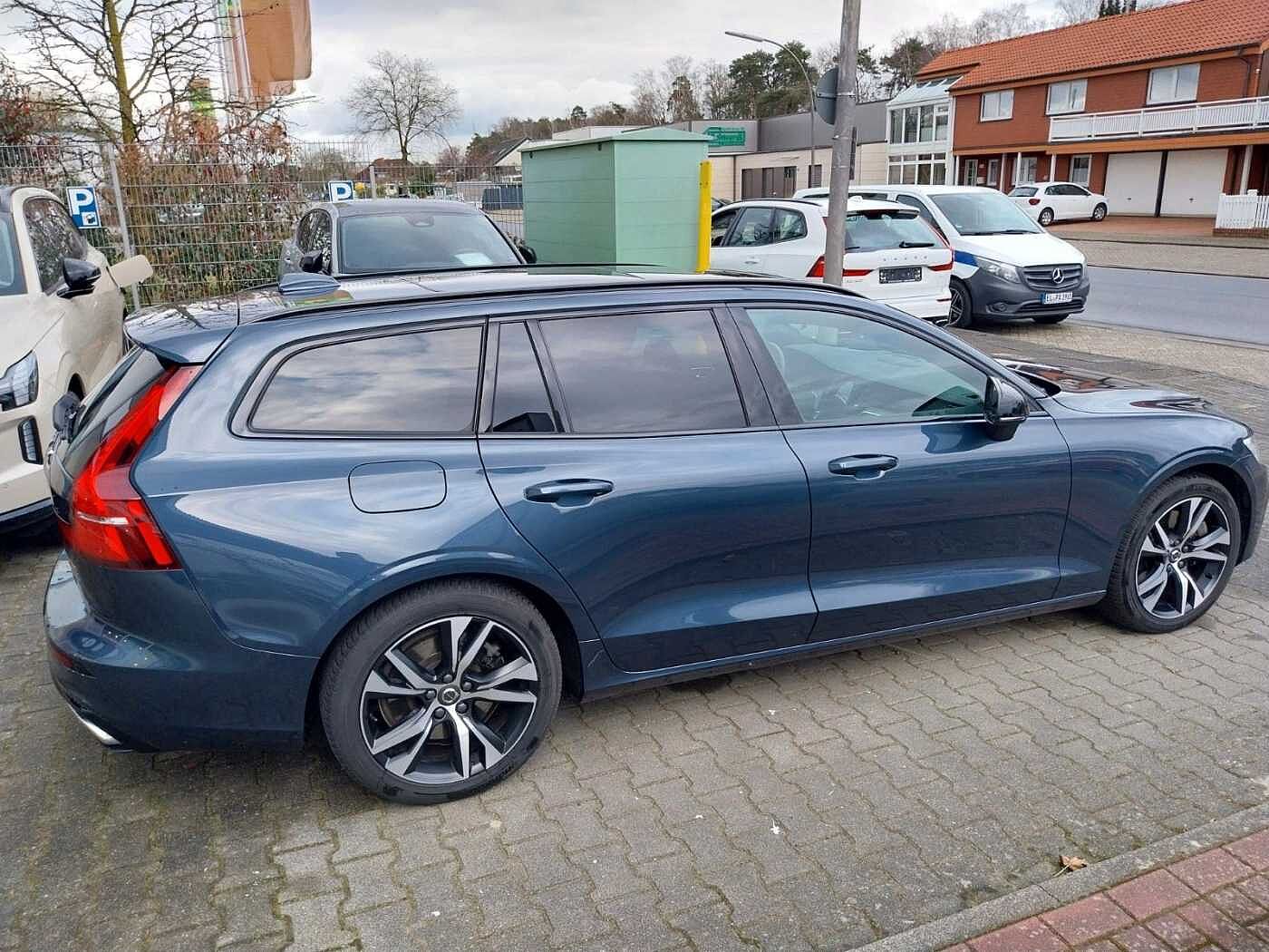 Volvo  Kombi Plus Dark Recharge Plug-In Hybrid AWD