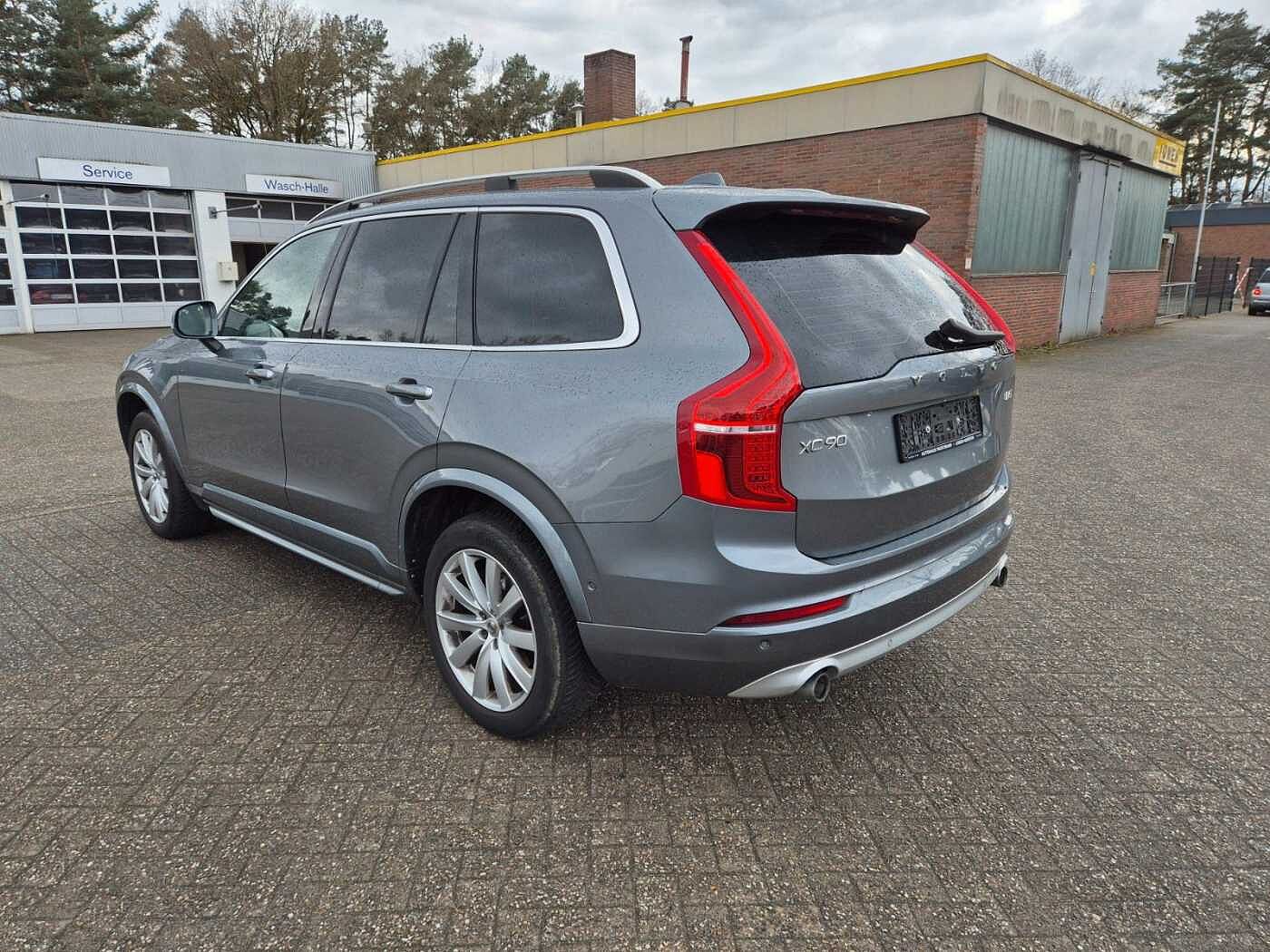 Volvo  Momentum D5 AWD