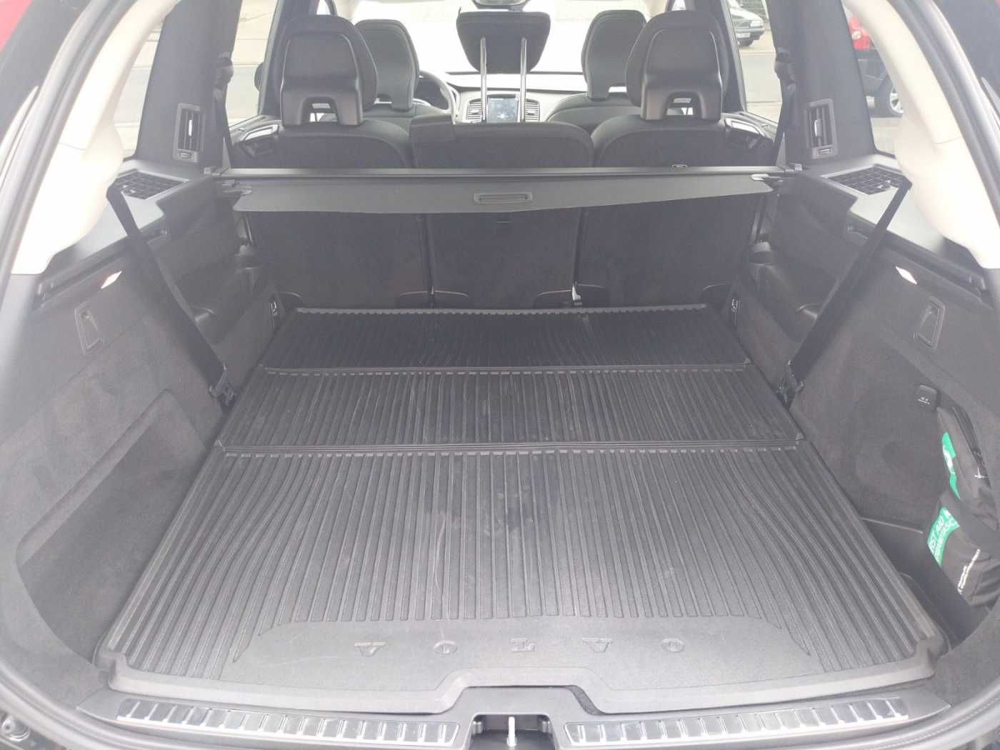 Volvo  Ultimate Bright Recharge Plug-In Hybrid AWD