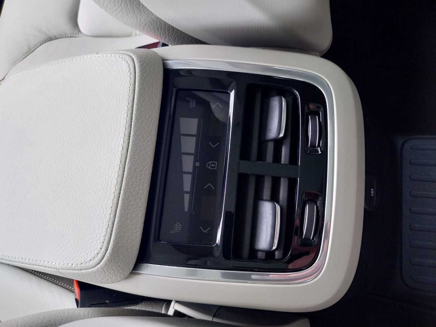 Volvo  T8 Inscription Recharge Plug-In Hyb