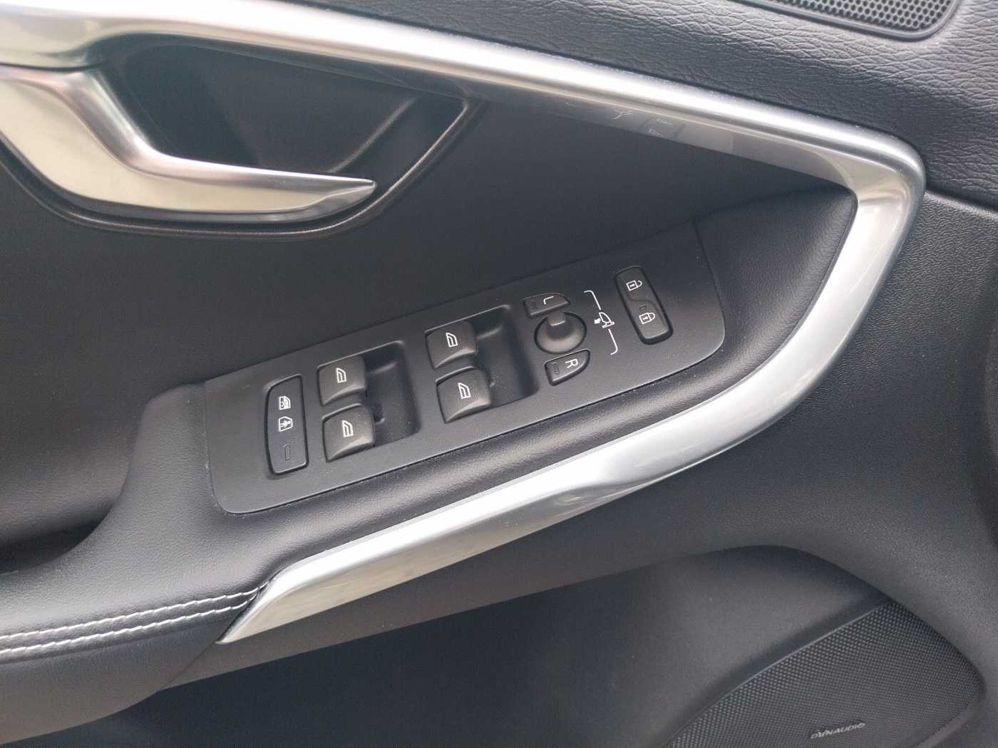 Volvo  D3 R-Design, Automatik, LED
