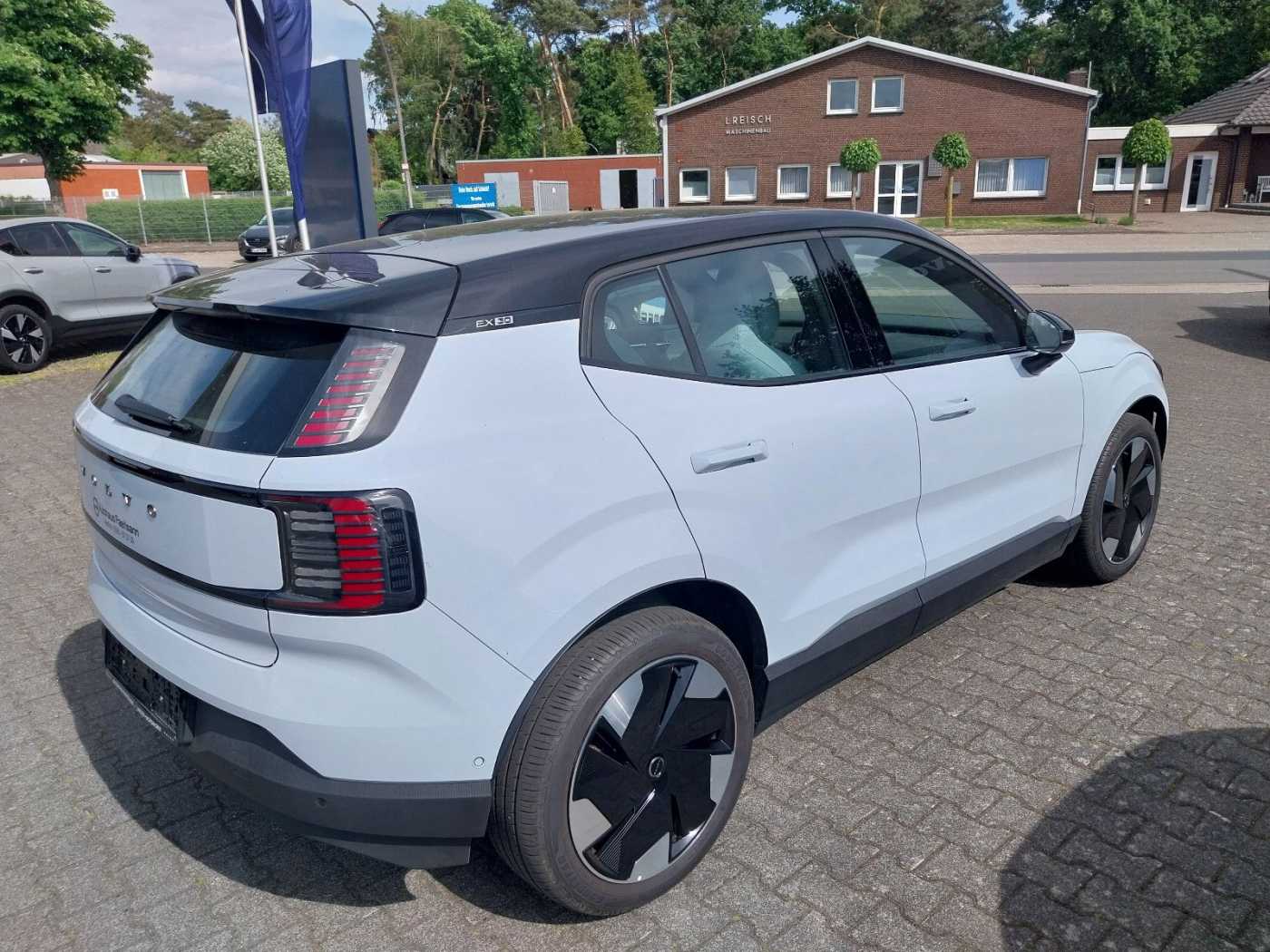 Volvo  Ultra AWD Performance Pure Electric