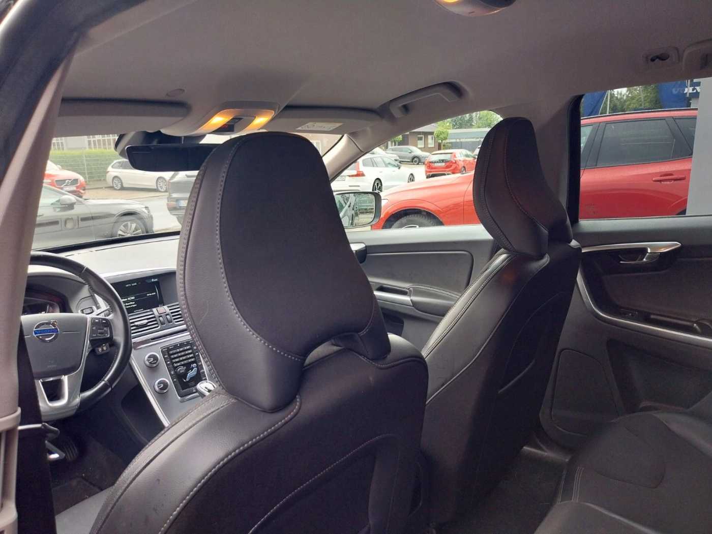 Volvo  Momentum 2WD