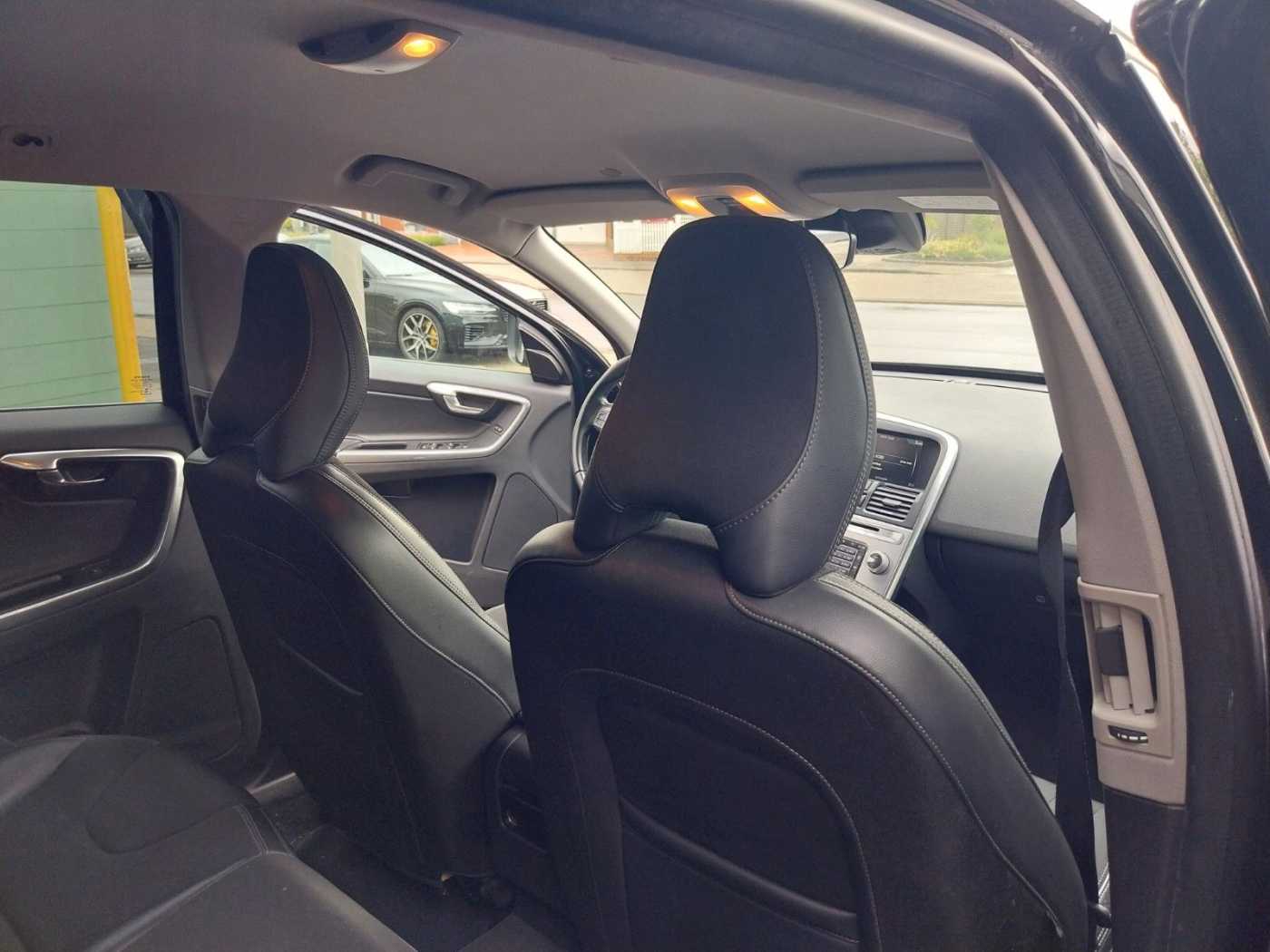 Volvo  Momentum 2WD