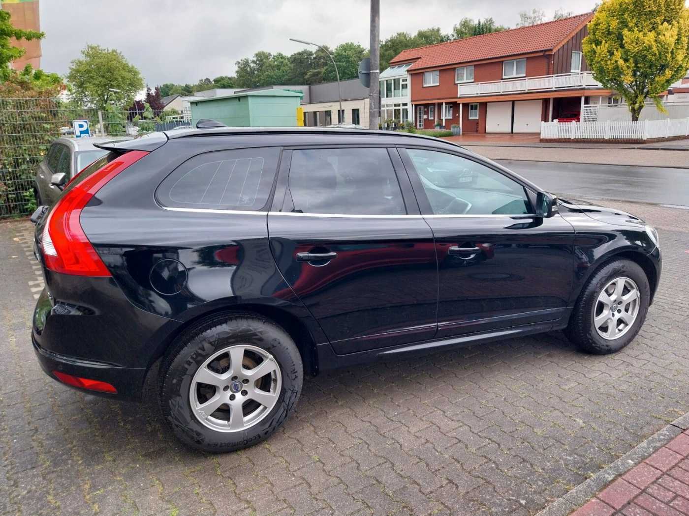 Volvo  Momentum 2WD