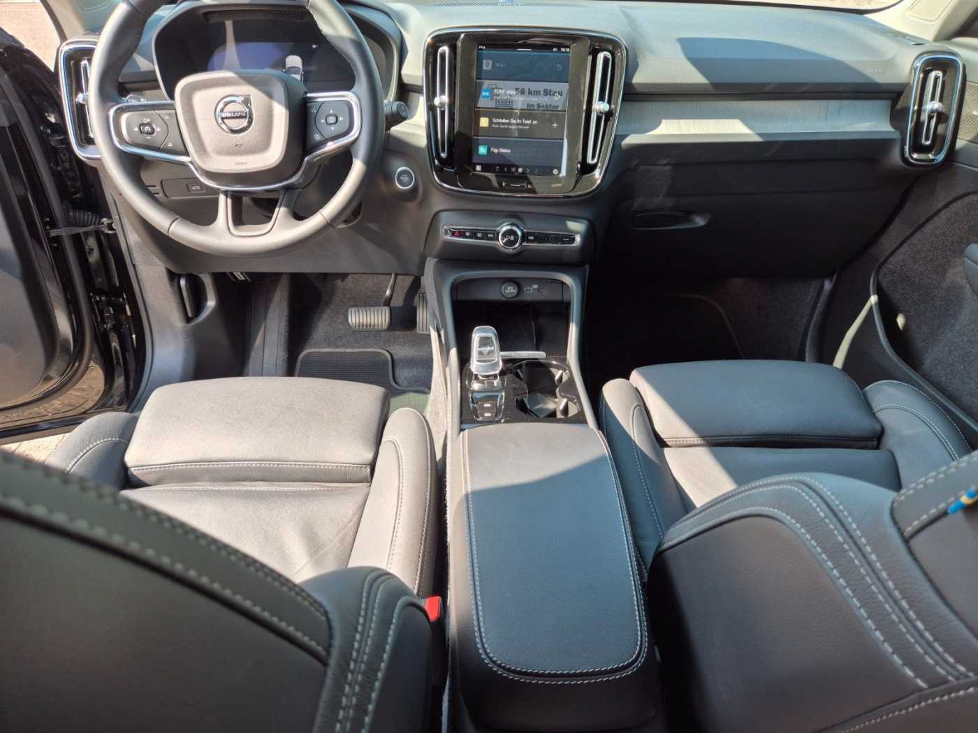 Volvo  Plus Dark 2WD B3