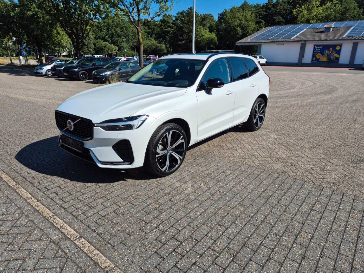 Volvo  Ultimate Dark AWD B4