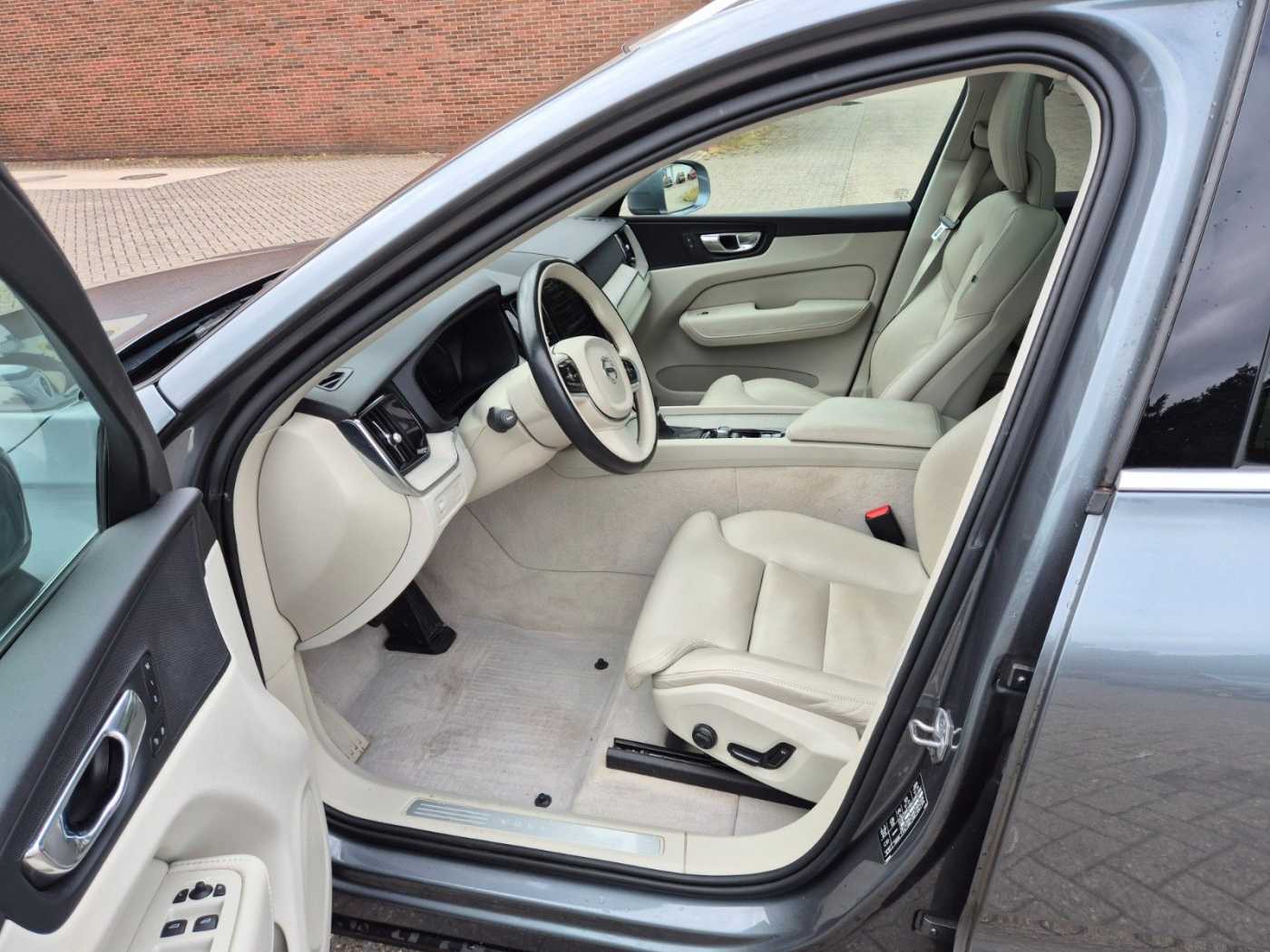 Volvo  Inscription AWD