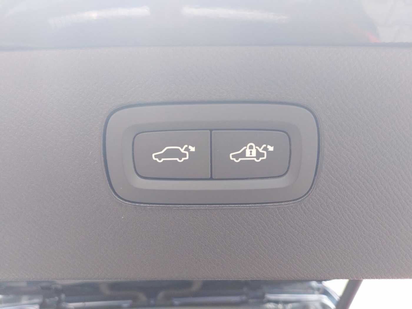 Volvo  T8 Ultra Dark Plug-In Hybrid AWD B&W Sound