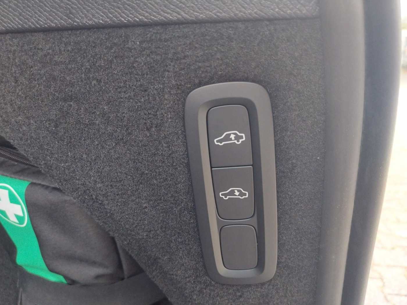 Volvo  T8 Ultra Dark Plug-In Hybrid AWD B&W Sound