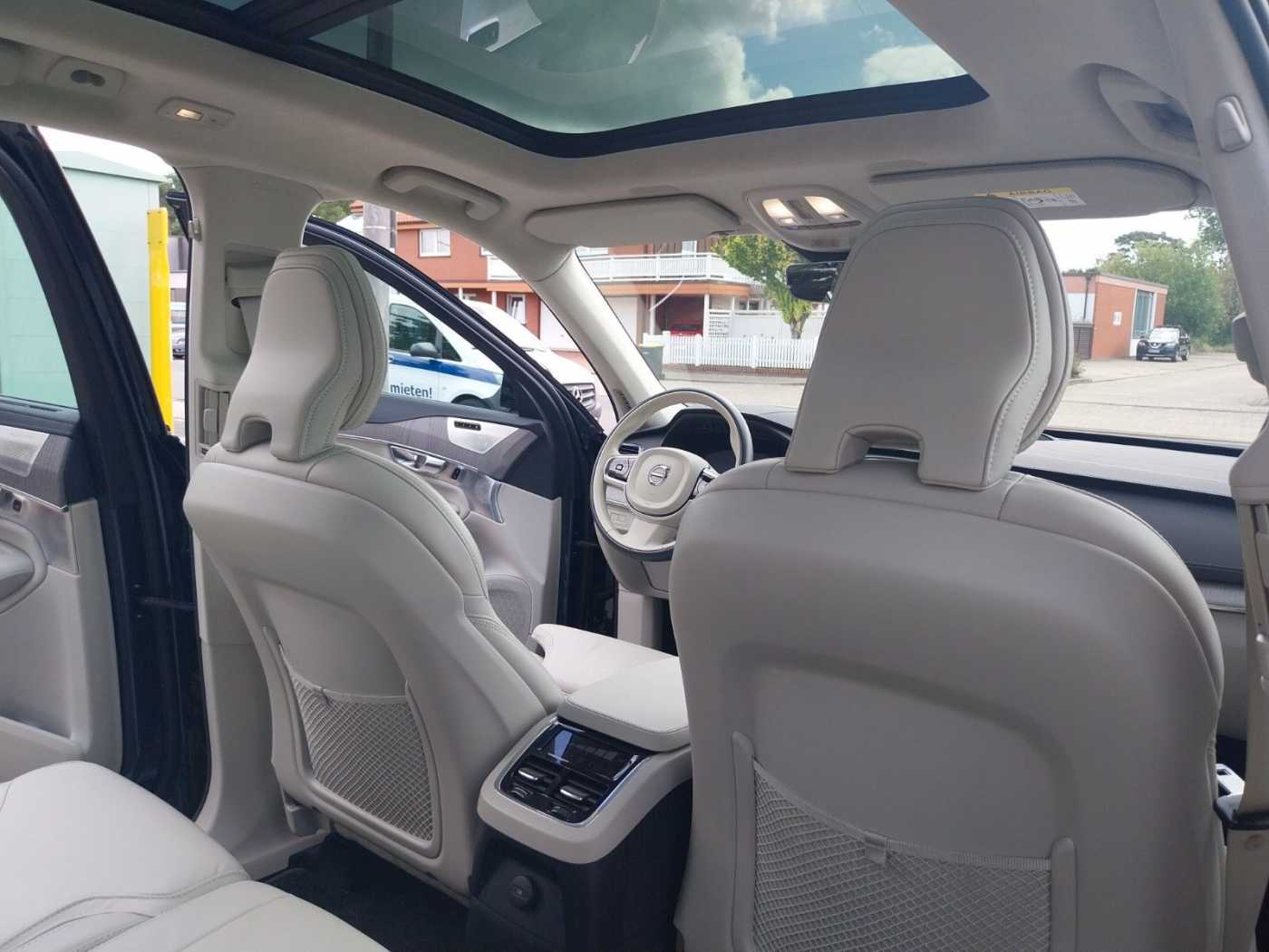 Volvo  T8 Ultra Dark Plug-In Hybrid AWD B&W Sound