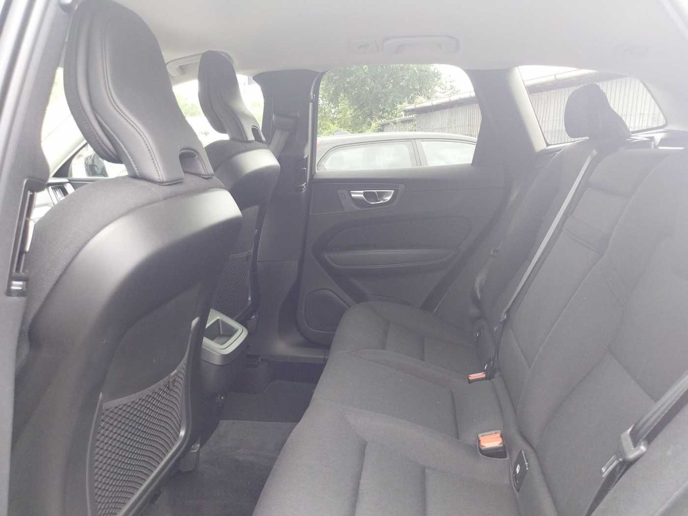 Volvo  B4 Momentum Pro AWD, AHK