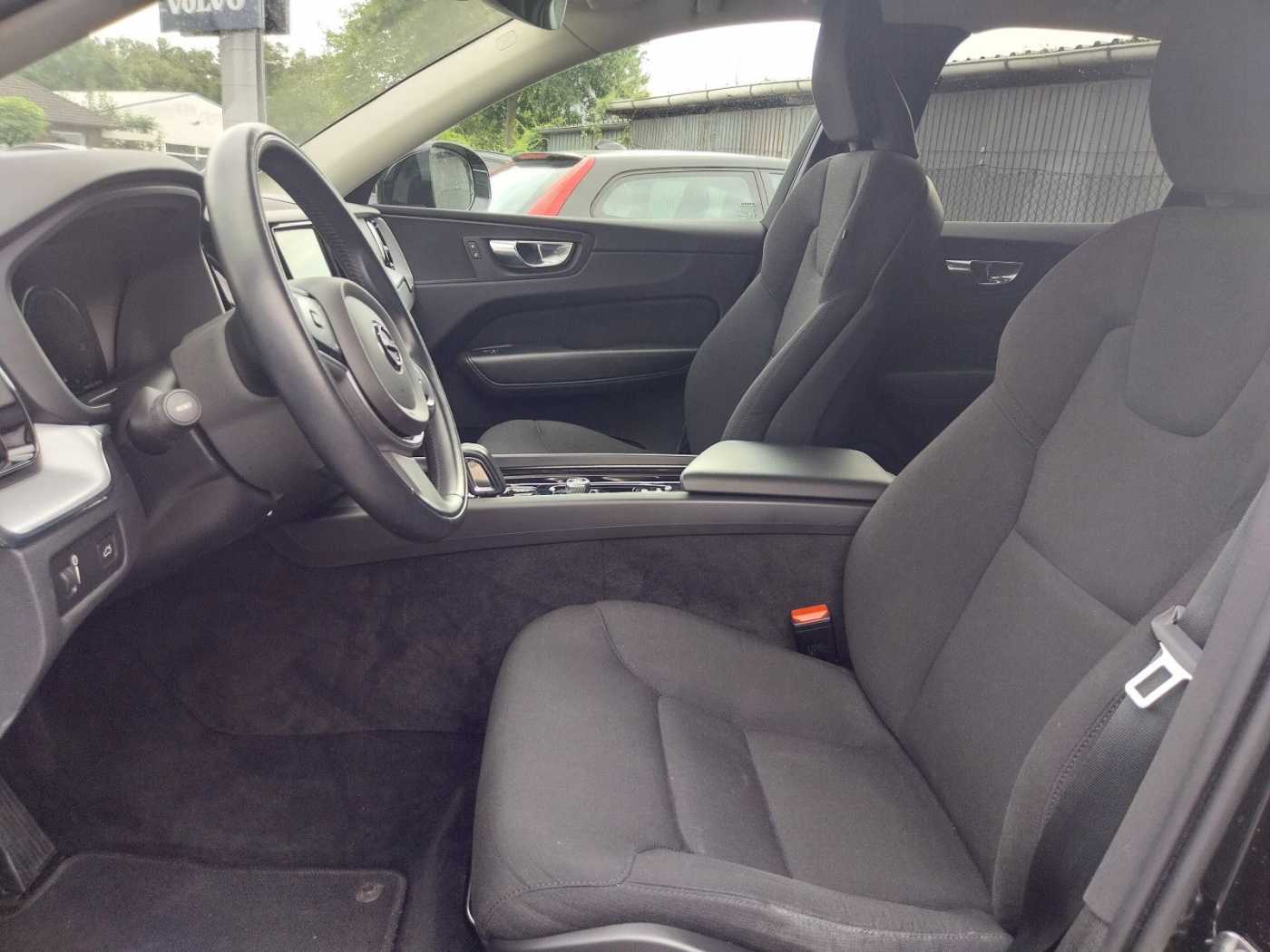 Volvo  B4 Momentum Pro AWD, AHK