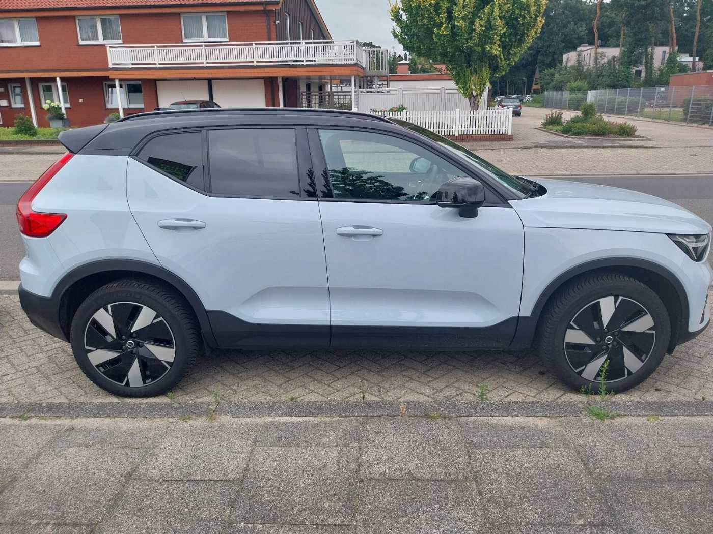 Volvo  Plus Recharge Pure Electric 2WD