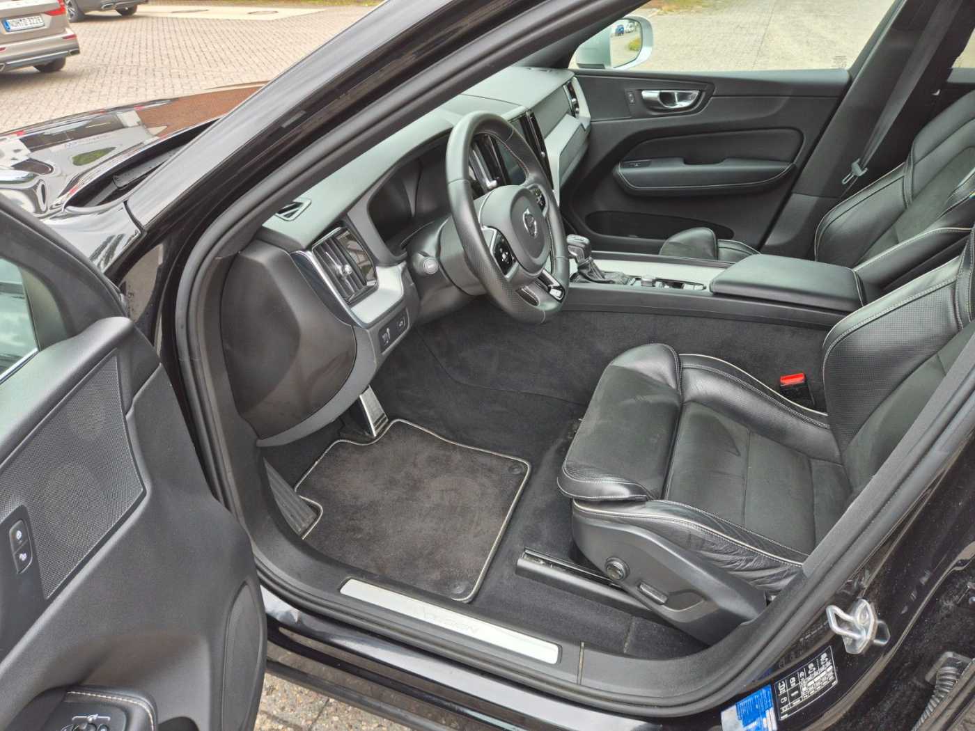 Volvo  R Design 2WD T4
