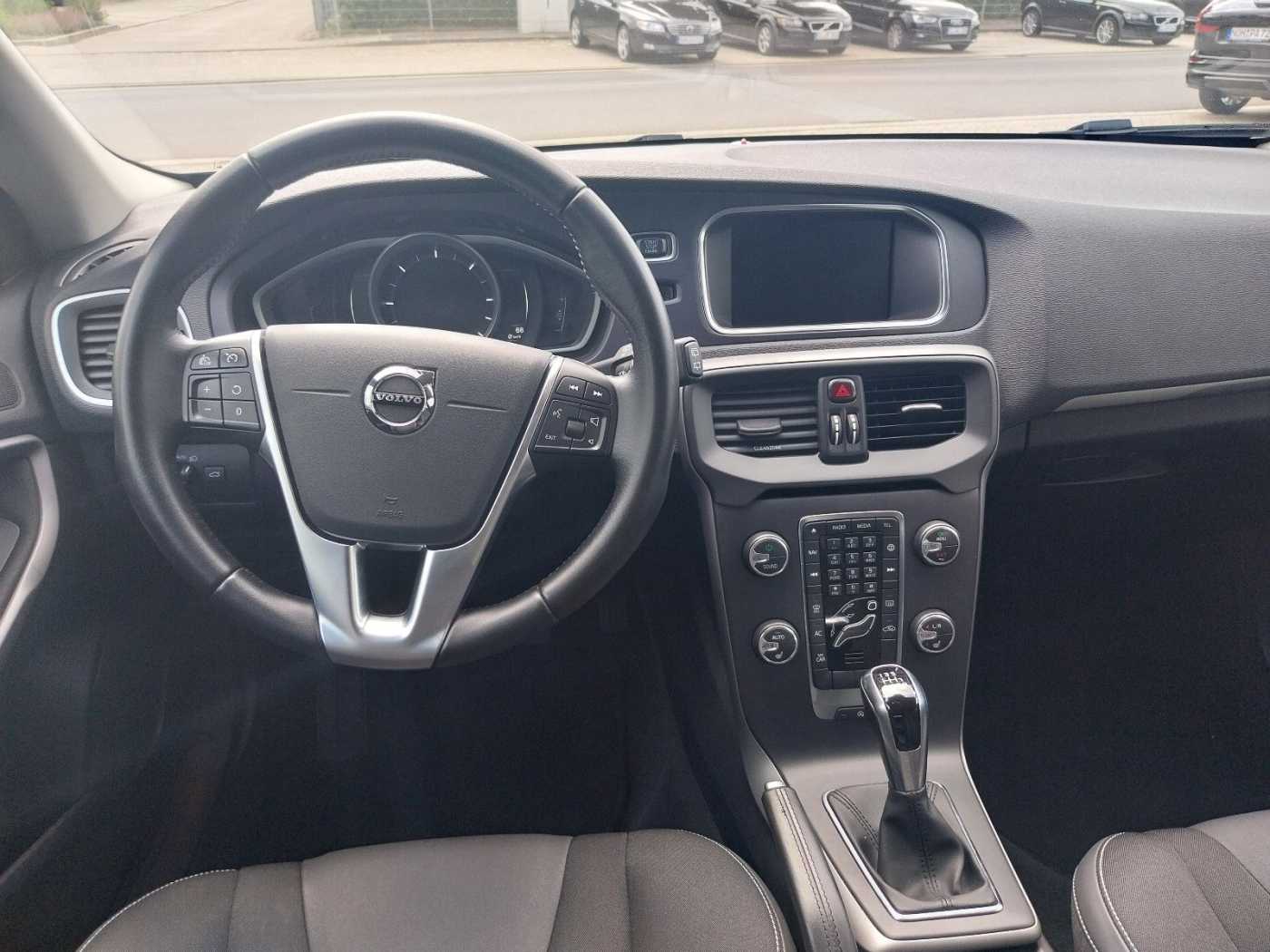 Volvo  Momentum
