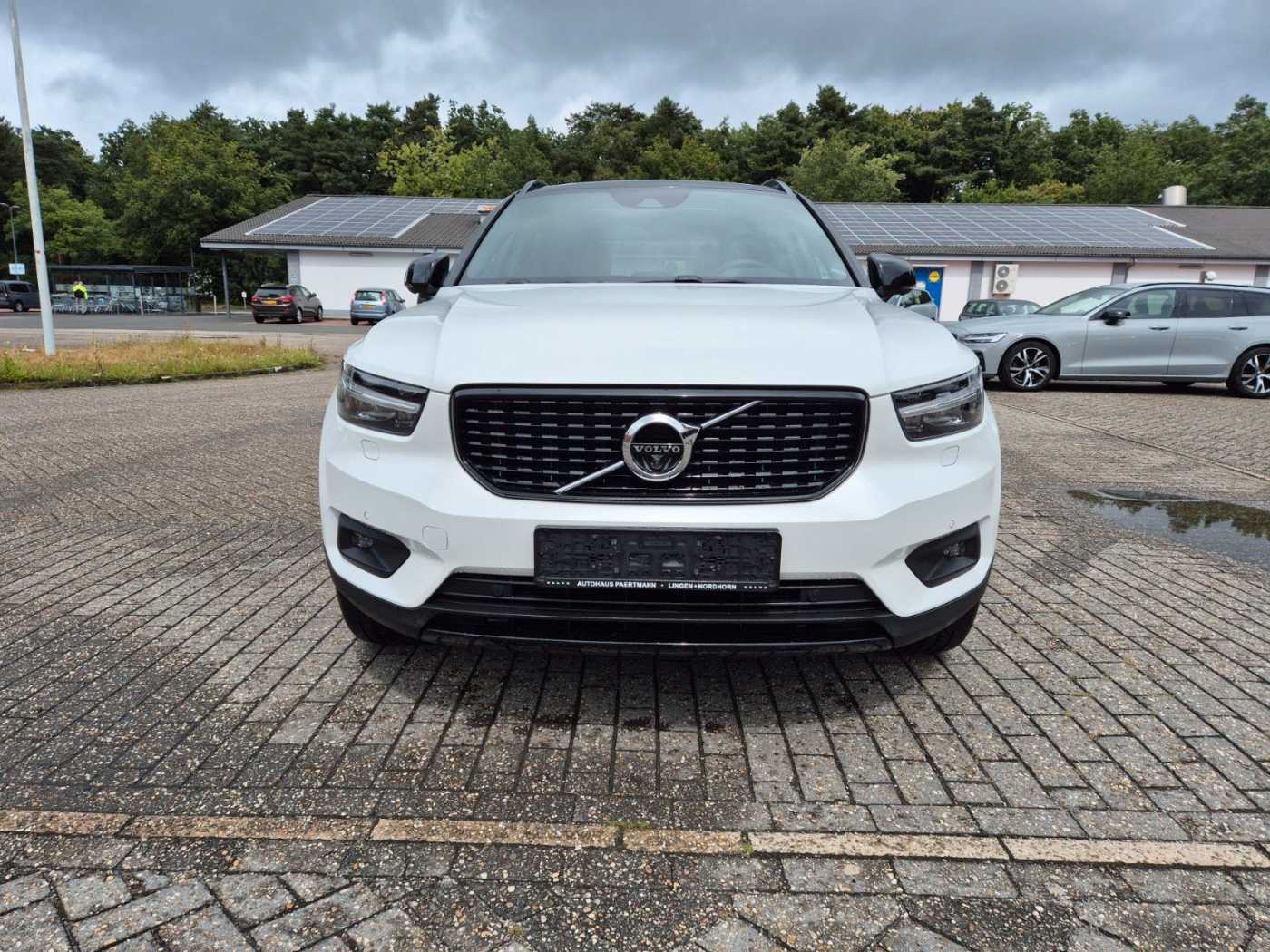 Volvo  R-Design  D4 AWD