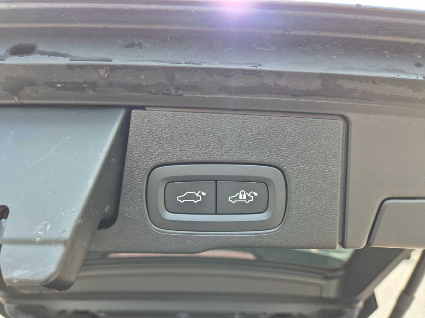 Volvo  Plus Dark Recharge Plug-In Hybrid AWD