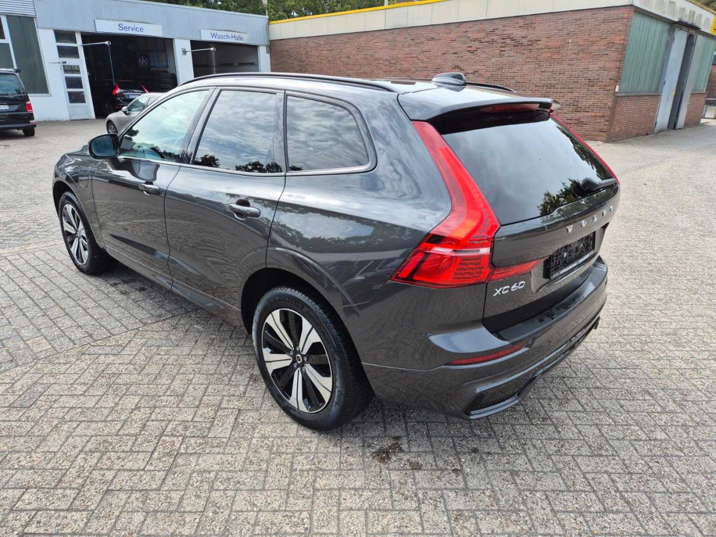 Volvo  Plus Dark Recharge Plug-In Hybrid AWD