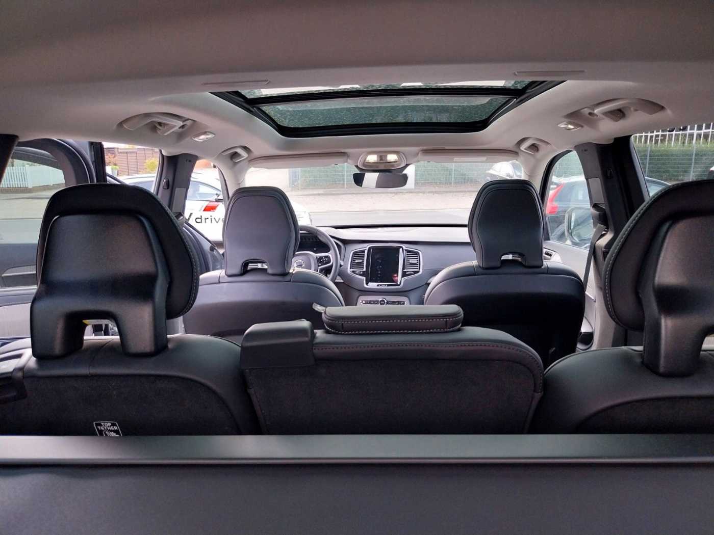 Volvo  Plus Dark Recharge Plug-In Hybrid AWD